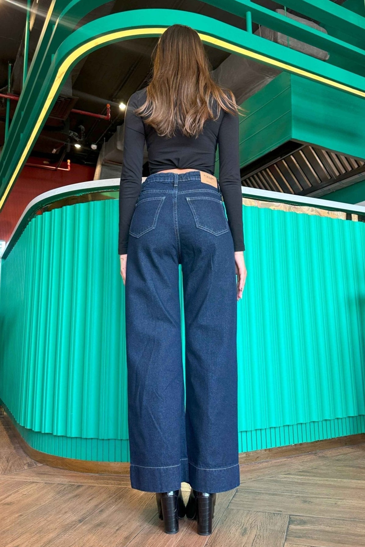 Cropped Wide Leg - Navy Blue Wash Jeans.