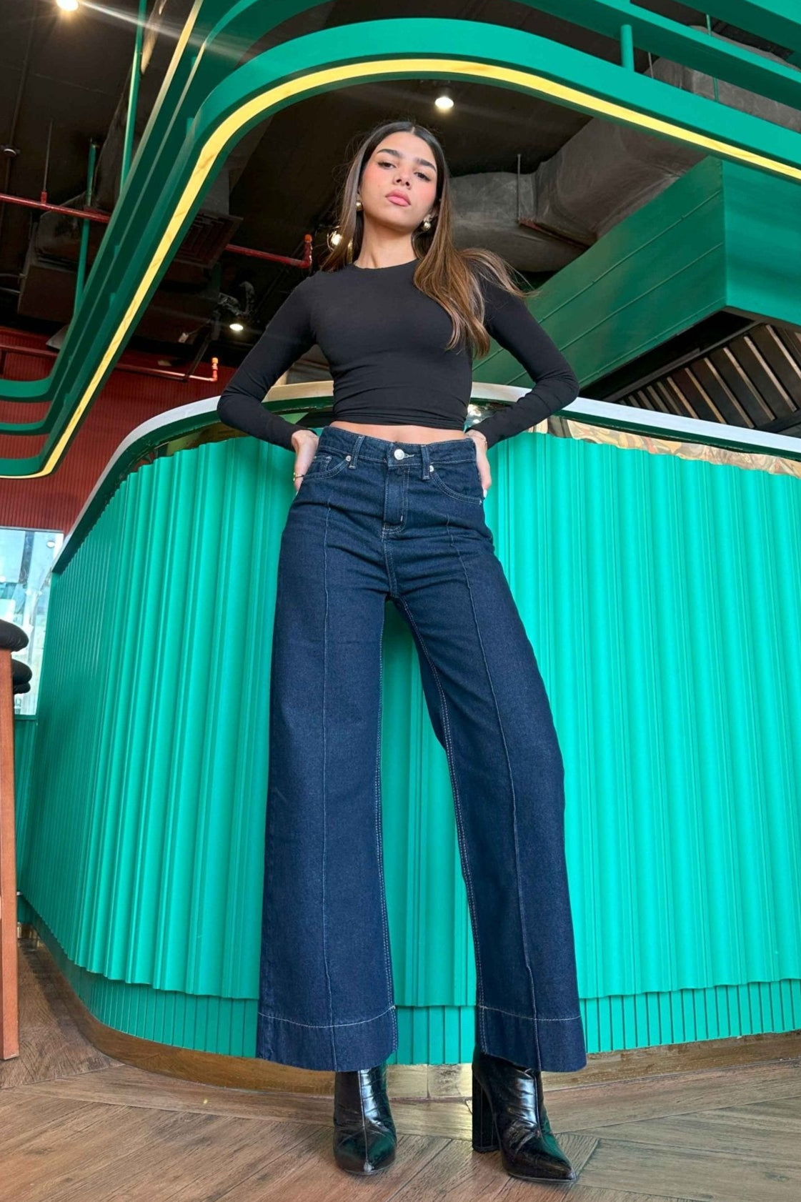 Cropped Wide Leg - Navy Blue Wash Jeans.